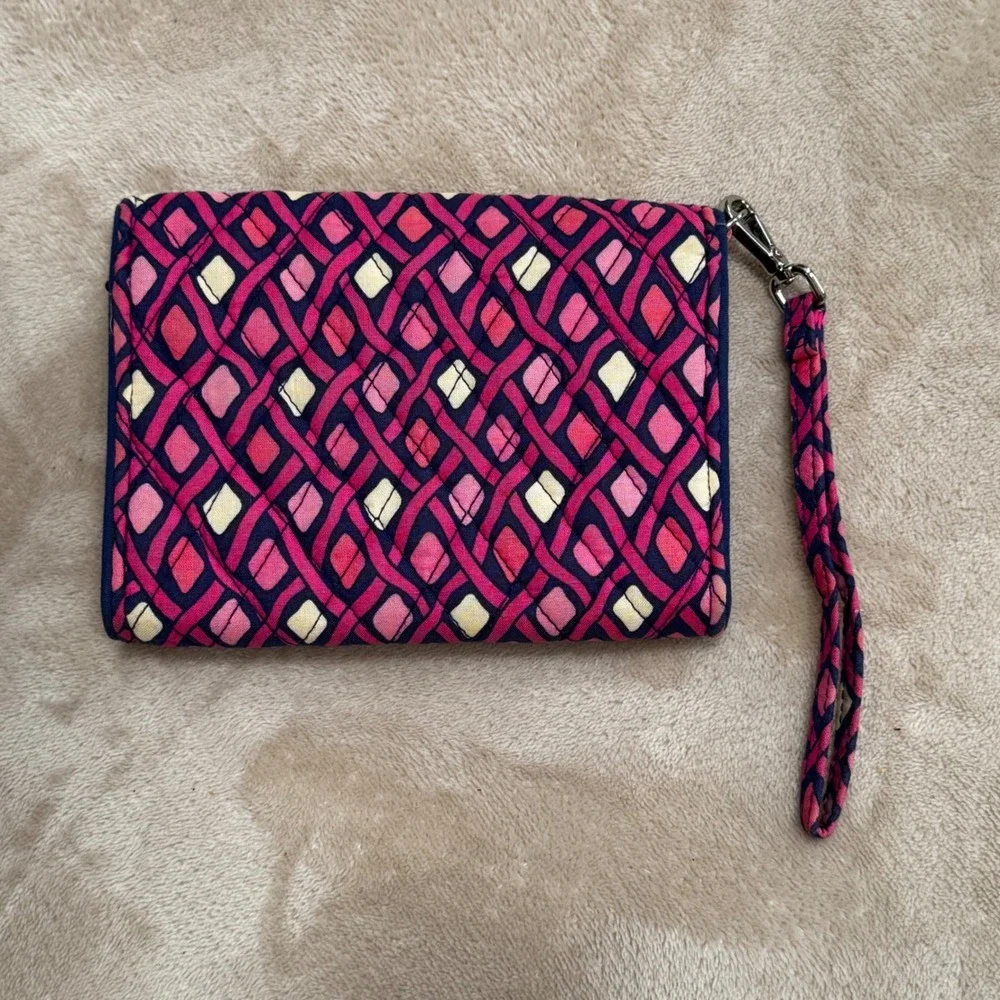 Vera Bradley Canterberry Magenta‎ Quilted Turnlock Wristlet Wallet Pink Navy